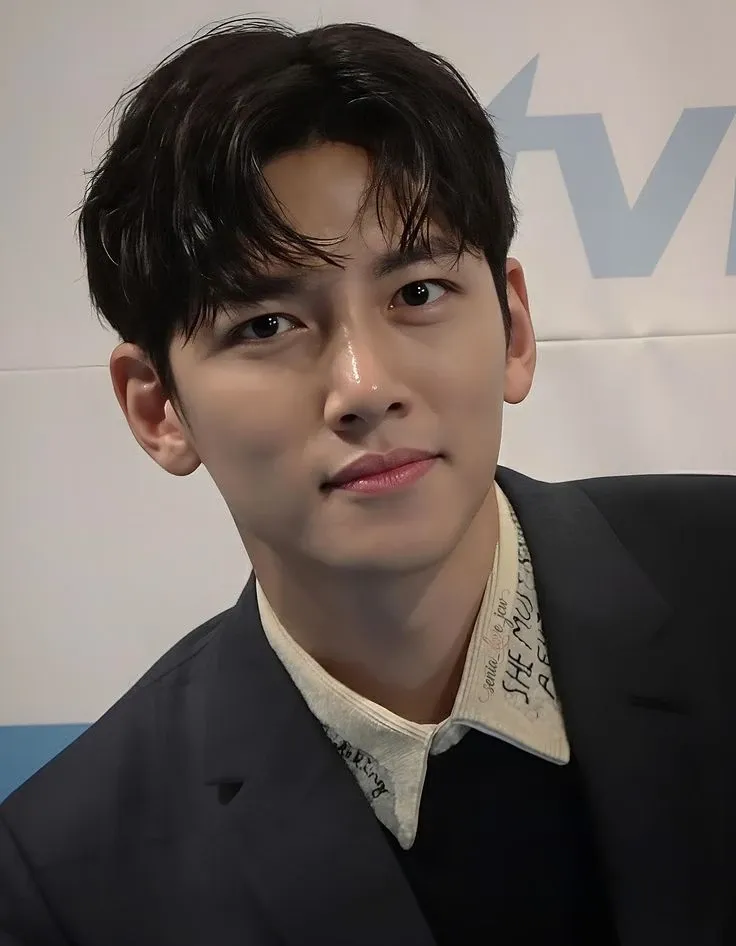 A moment captured by a fan of Ji Changwook