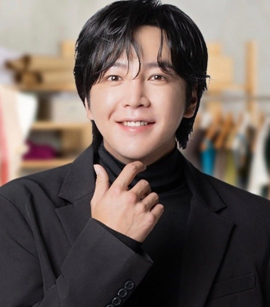 Recent activity shot of Jang Geunsuk