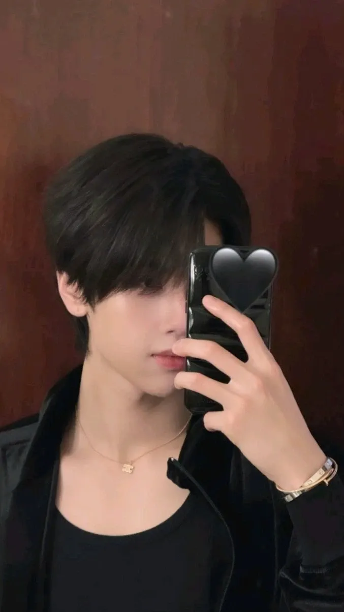 Emotional wallpaper shared by fans for Dunk Natachai Boonprasert