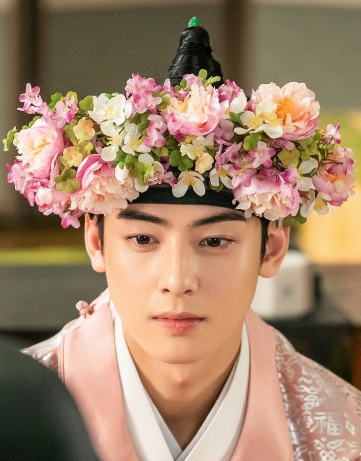 A moment captured by a fan of Cha Eunwoo