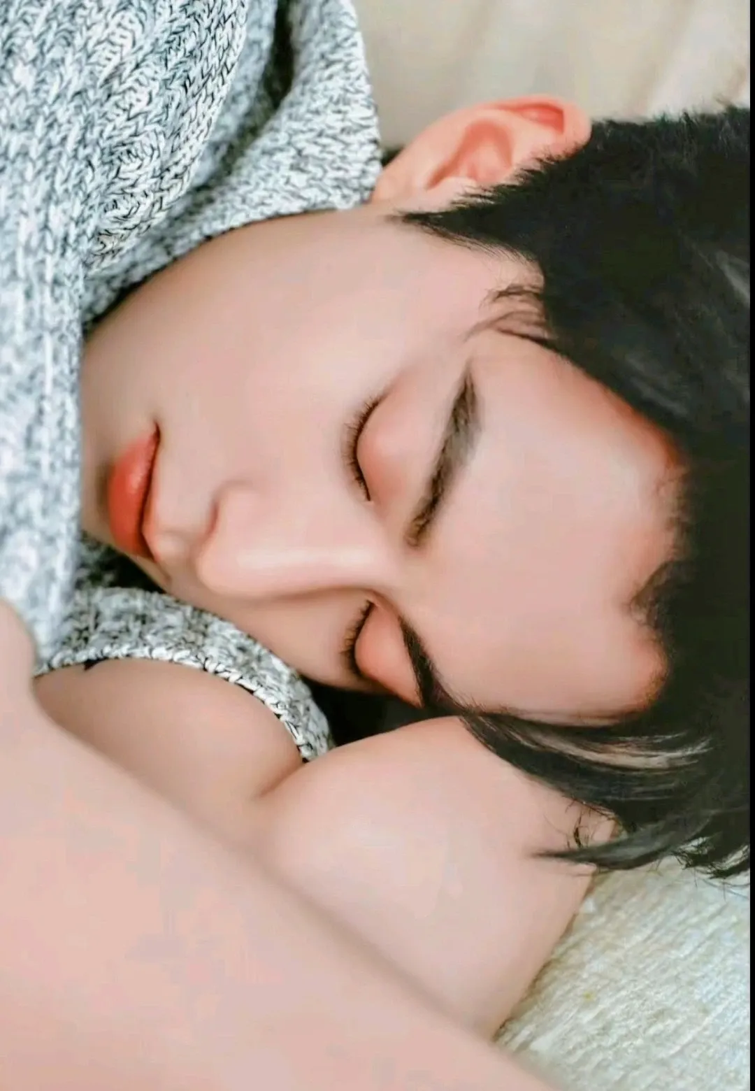 A moment captured by a fan of Dylan Wang