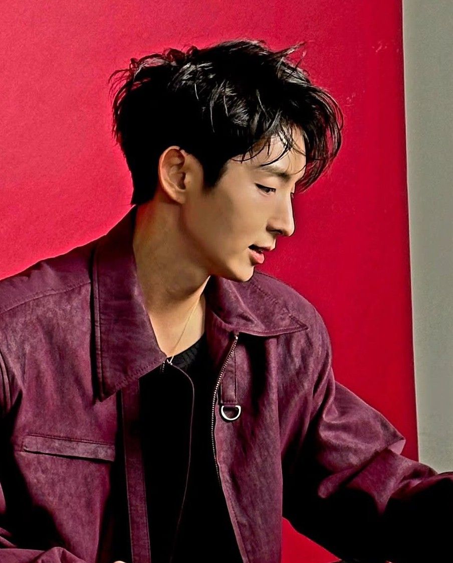 A moment captured by a fan of Lee Joongi