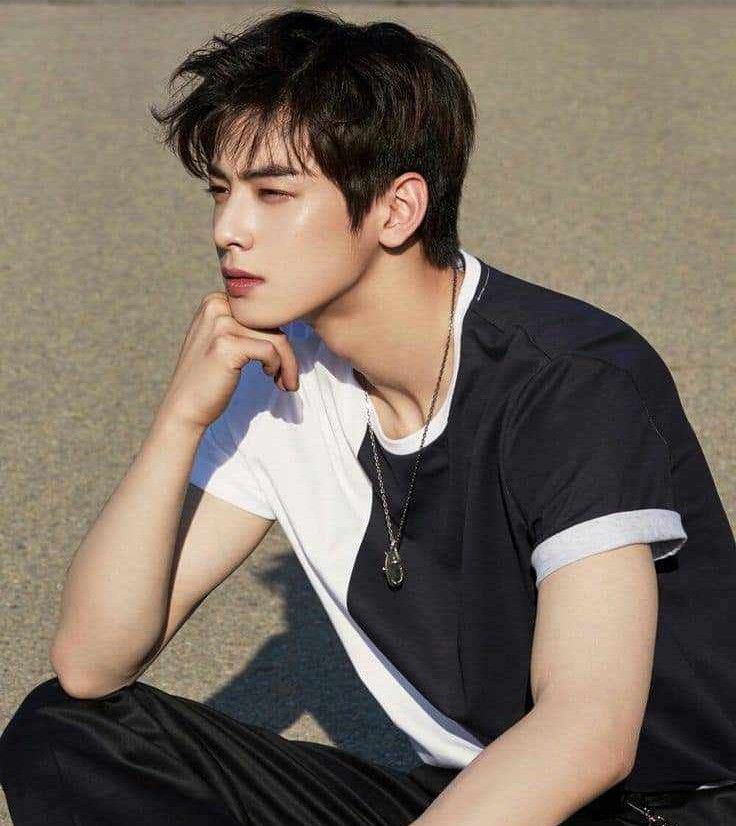 Recent activity shot of Cha Eunwoo