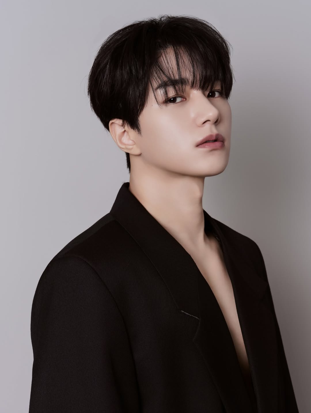 Latest photo of Kim Myungsoo (L)