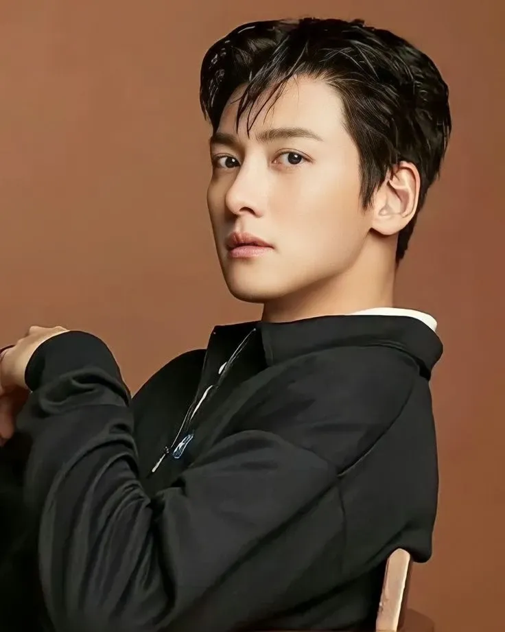 Behind-the-scenes cut of Ji Changwook