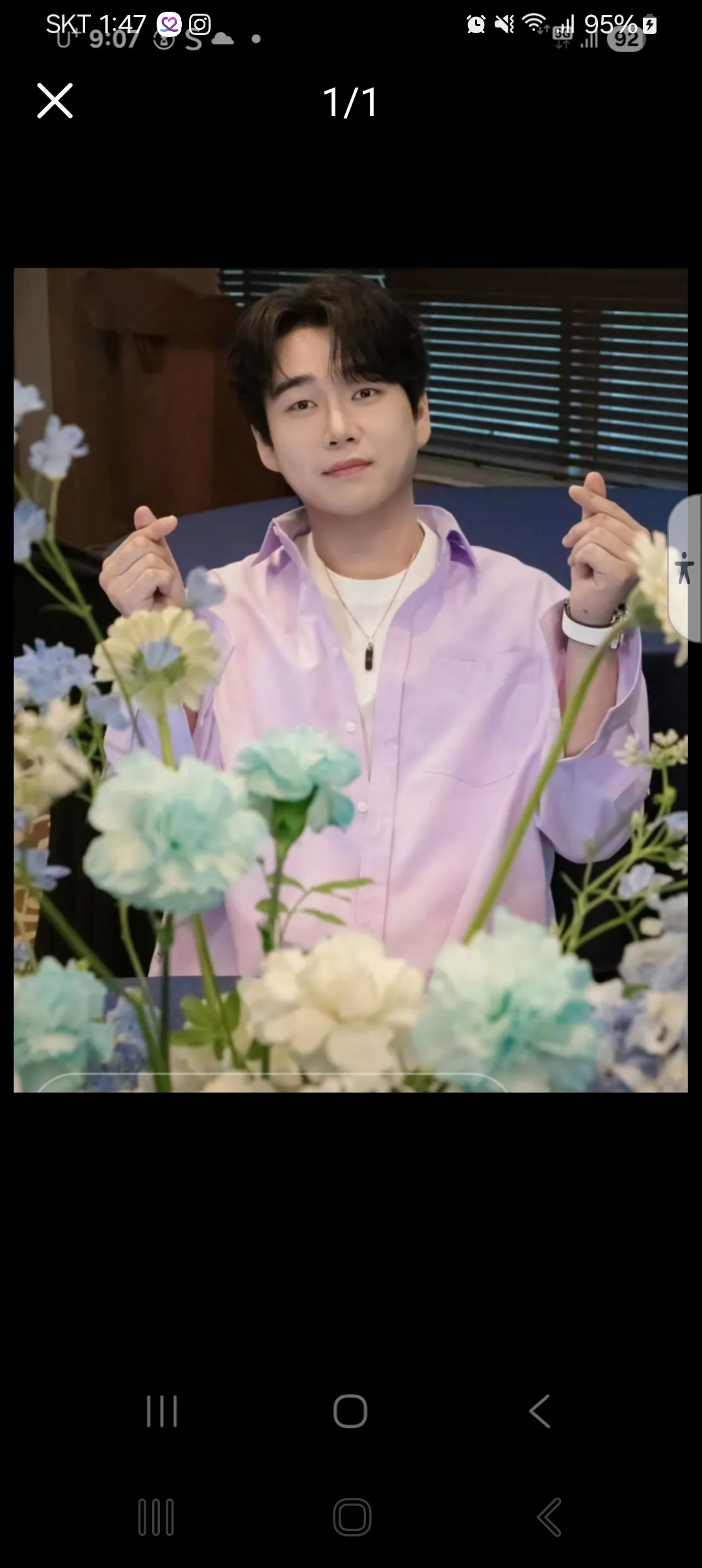 Emotional wallpaper shared by fans for Hwang Youngwoong