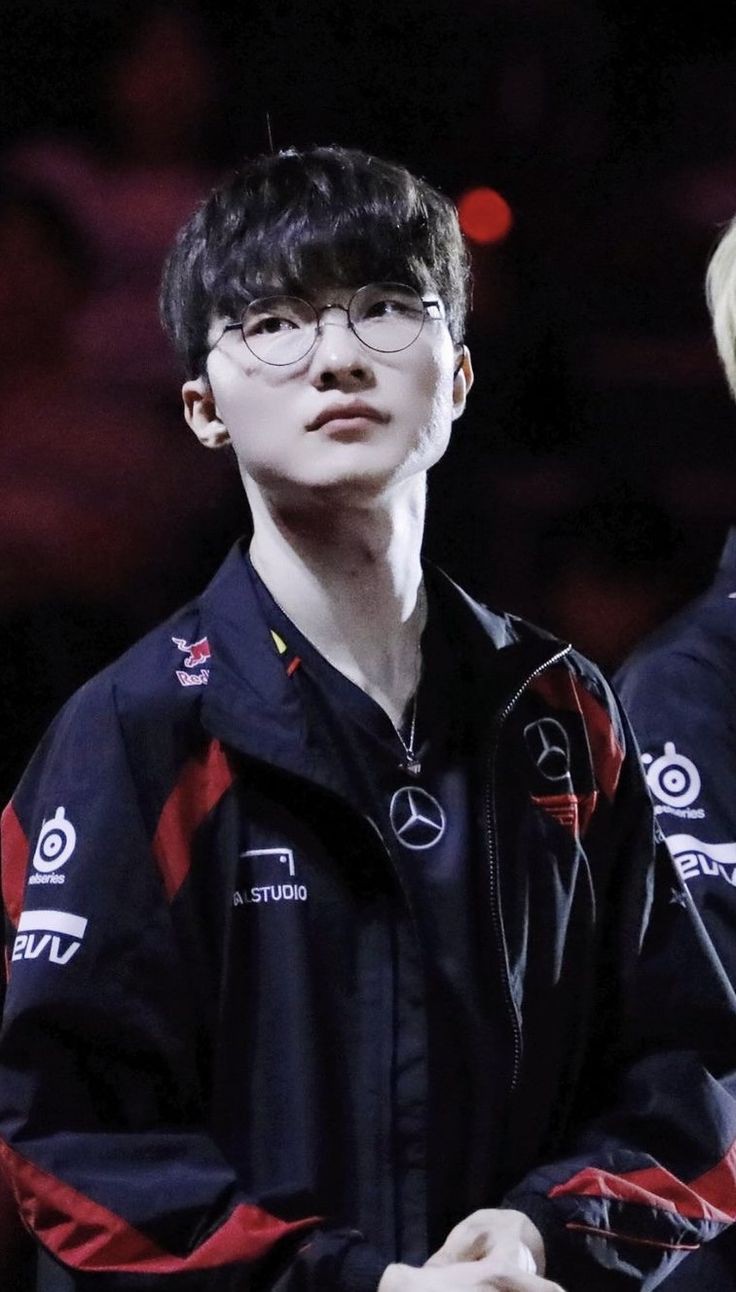 最爱偶像名人粉丝团推荐的Faker背景图片