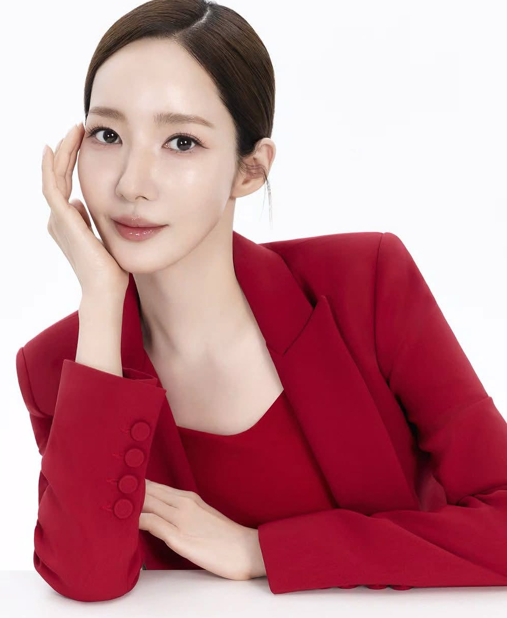 Behind-the-scenes cut of Park Minyoung