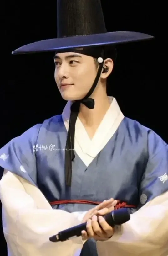 Latest photo of Cha Eunwoo