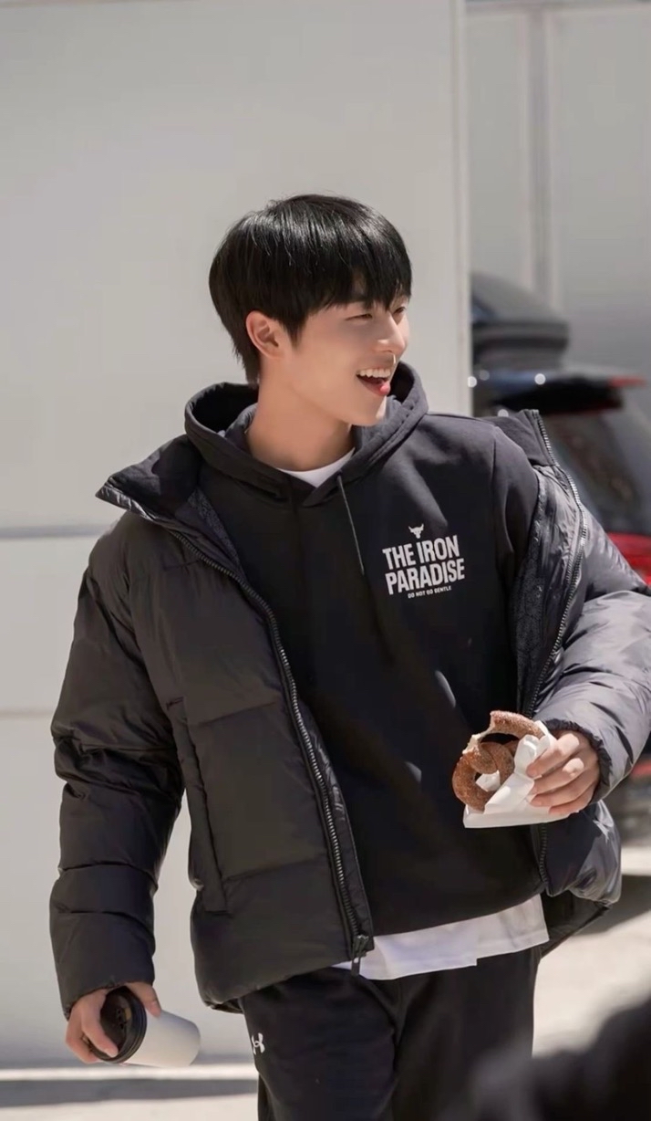 A moment captured by a fan of Choi Hyunwook