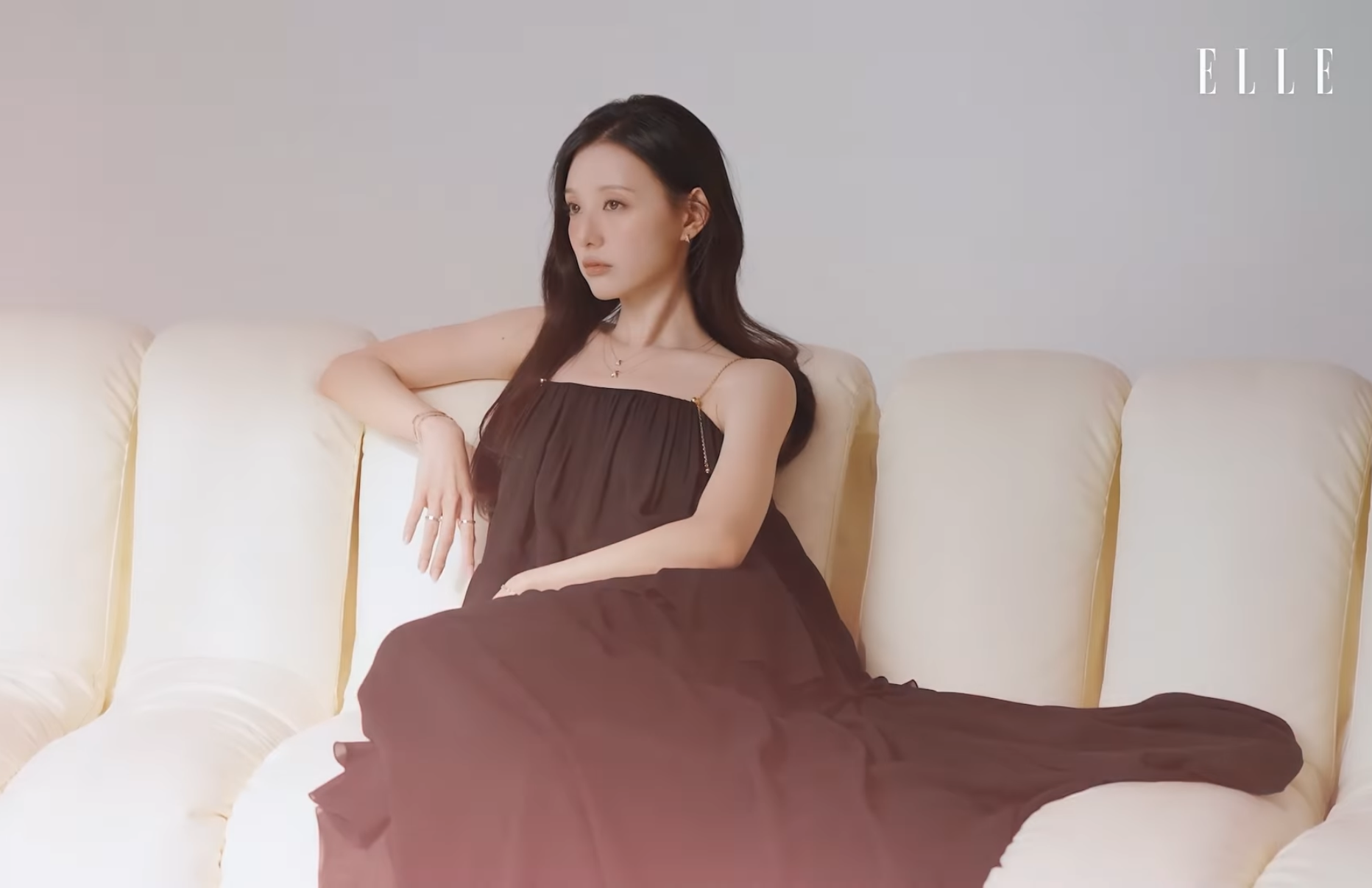 Behind-the-scenes cut of Kim Jiwon