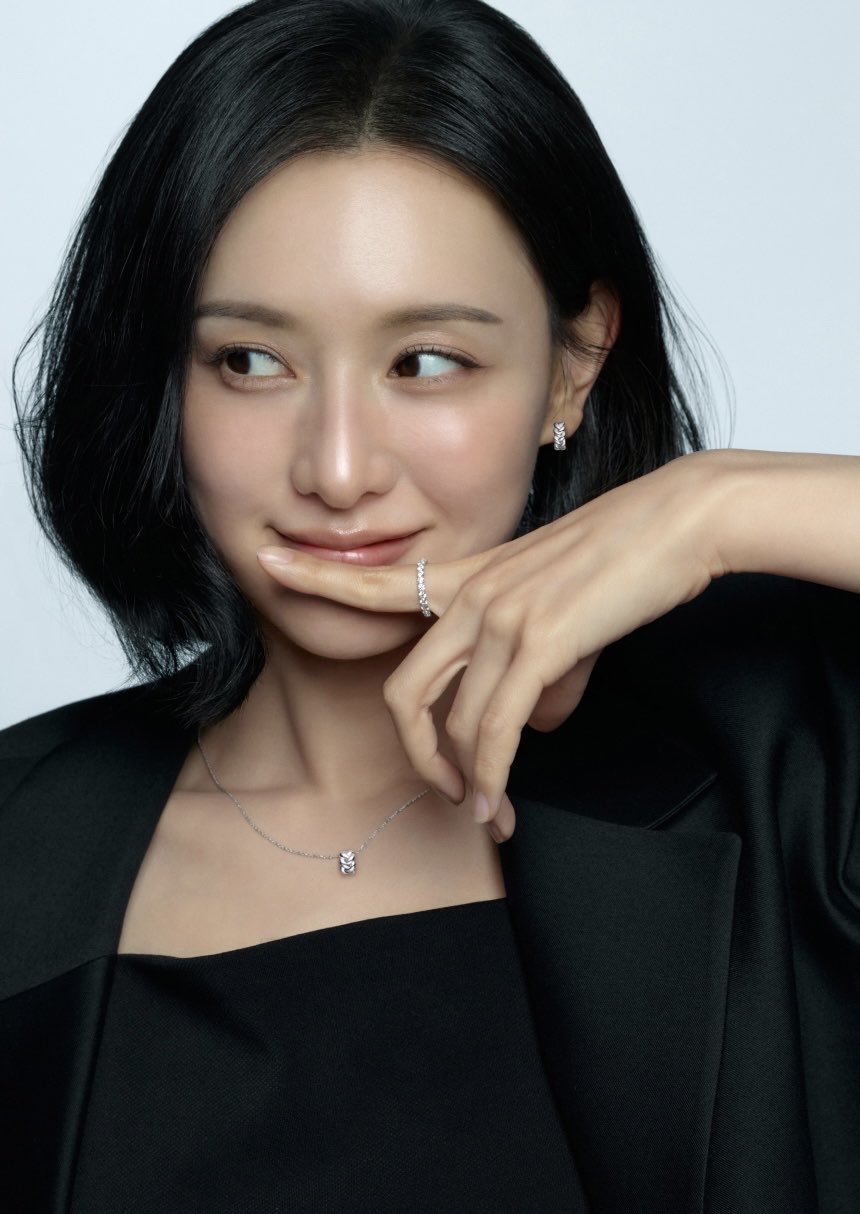 Behind-the-scenes cut of Kim Jiwon