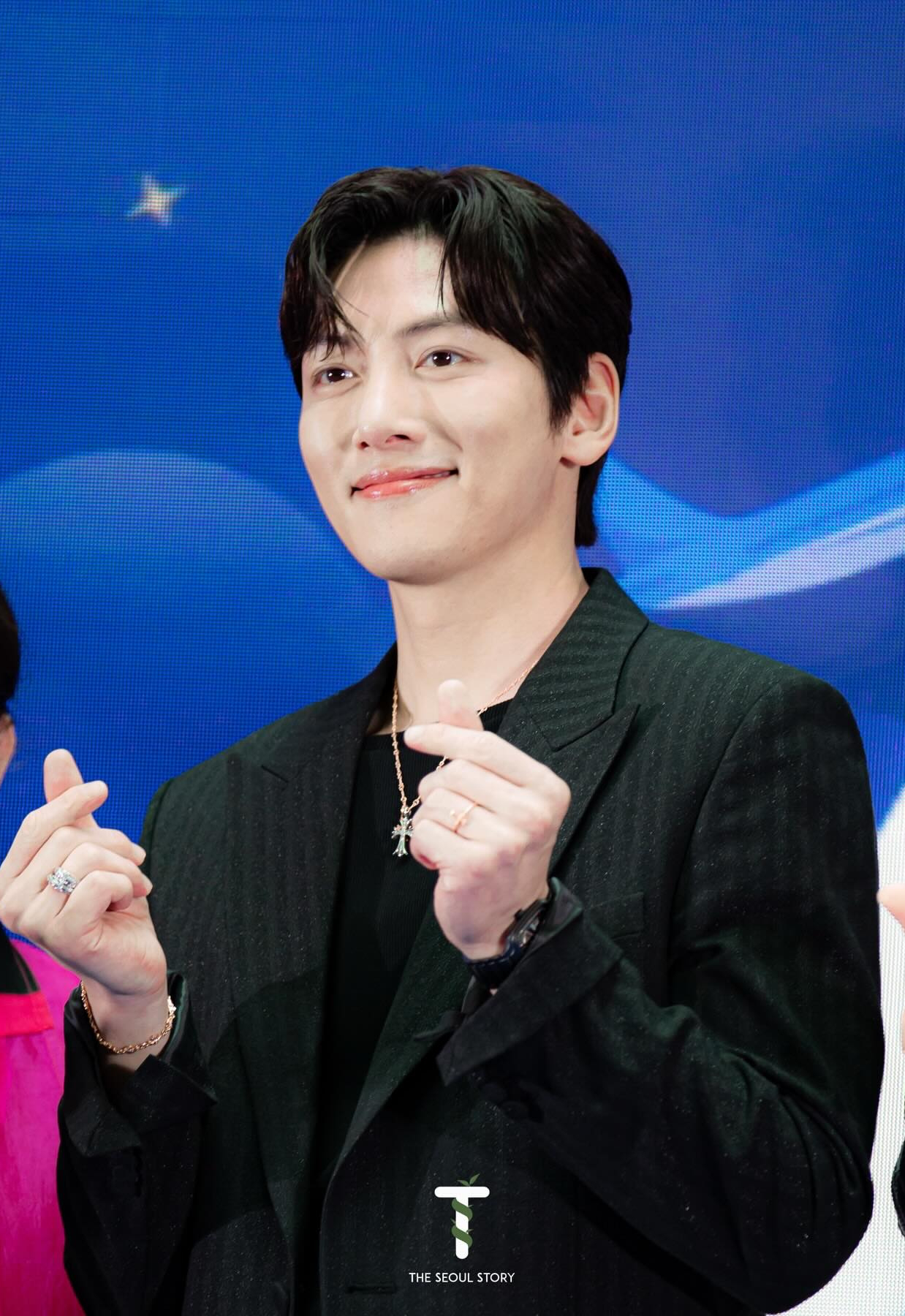 粉丝拍下的池昌旭瞬间