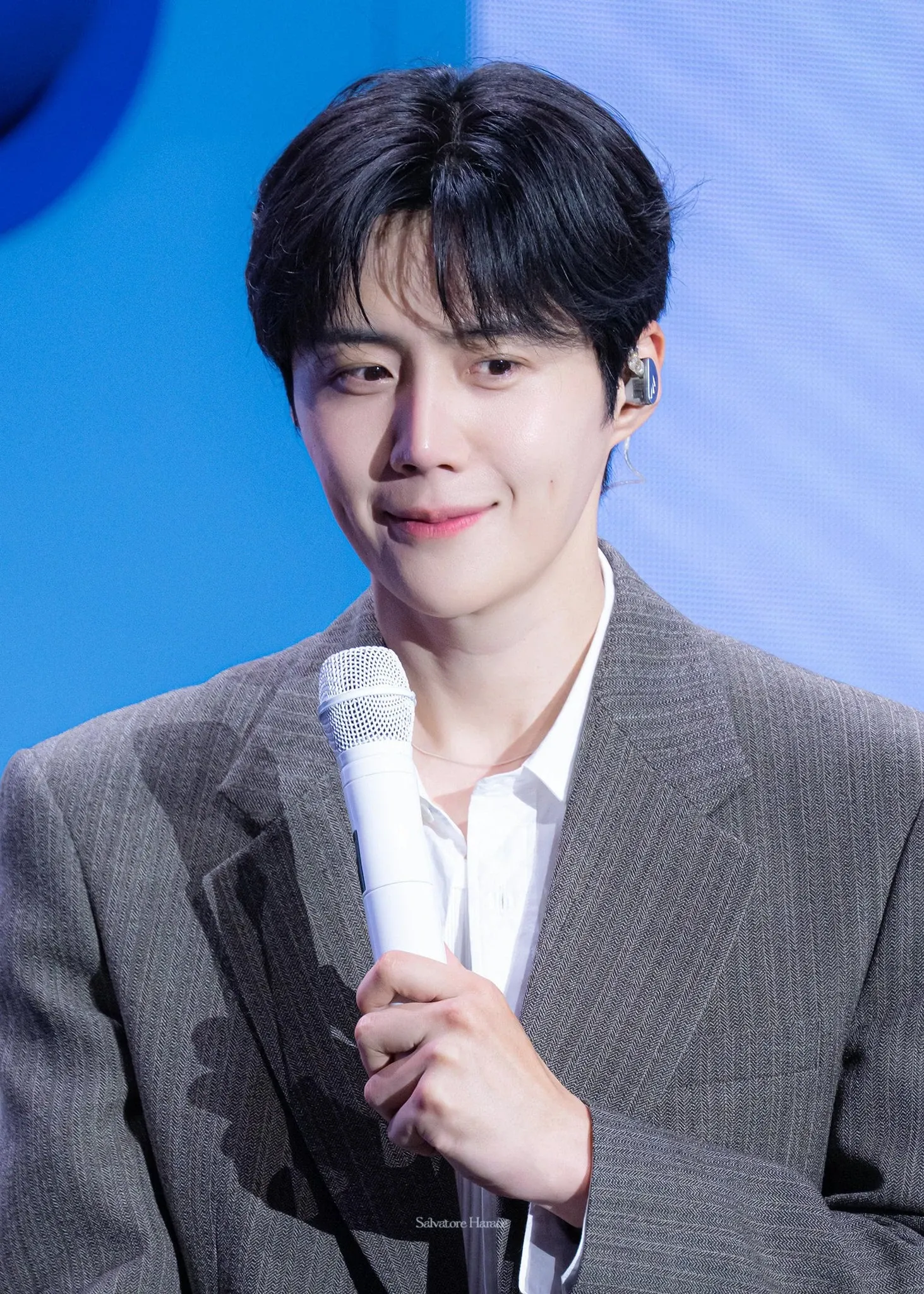 Behind-the-scenes cut of Kim Seonho
