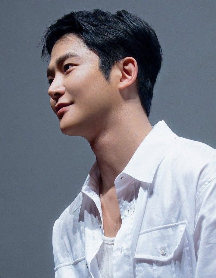 로운의 최신 사진