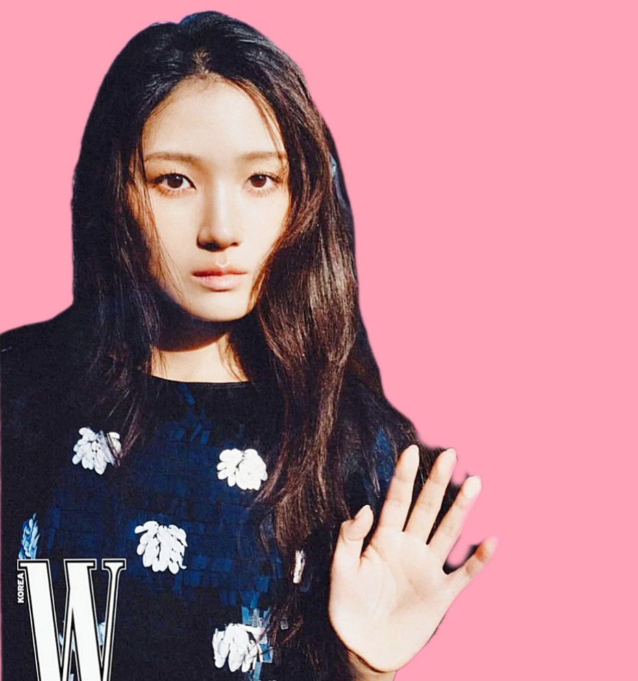 Behind-the-scenes cut of Kim Hyeyoon