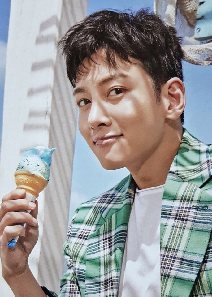 粉丝拍下的池昌旭瞬间