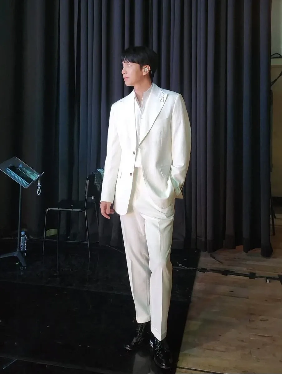 Momen yang diabadikan oleh penggemar Lee Seunggi