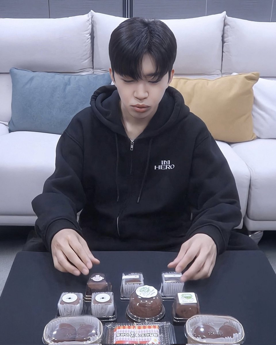 Behind-the-scenes cut of Lim Youngwoong