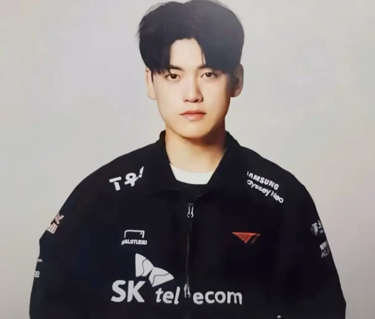 Emotional wallpaper shared by fans for Gumayusi