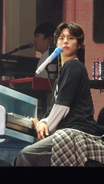 Special wallpaper made by Park Bogum's fans