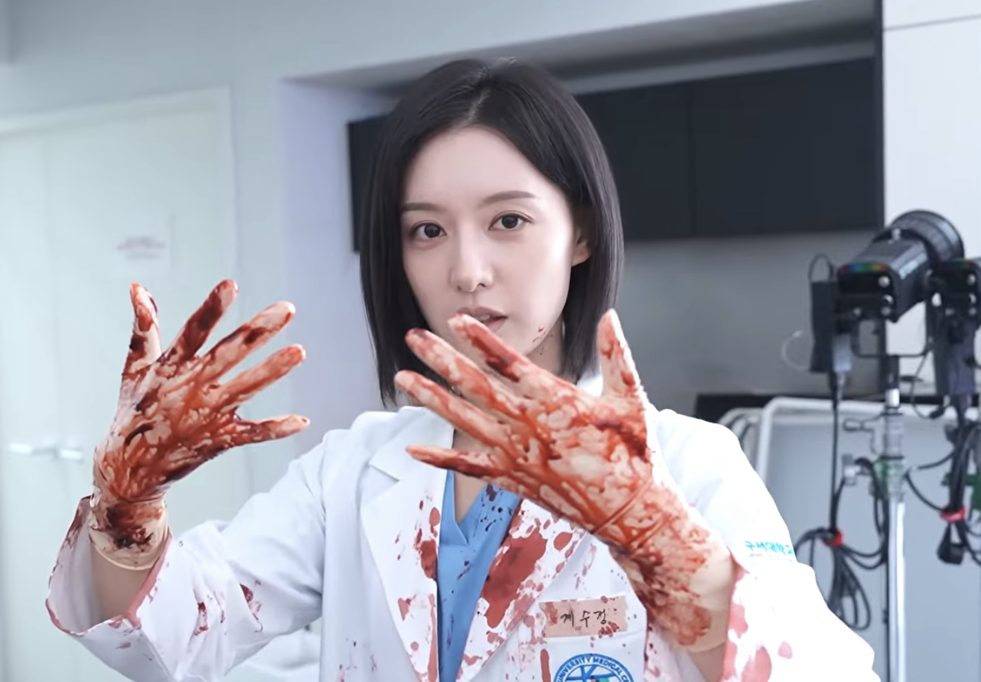 Behind-the-scenes cut of Kim Jiwon