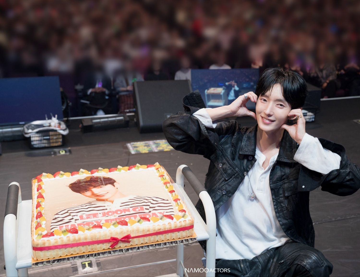 A moment captured by a fan of Lee Joongi