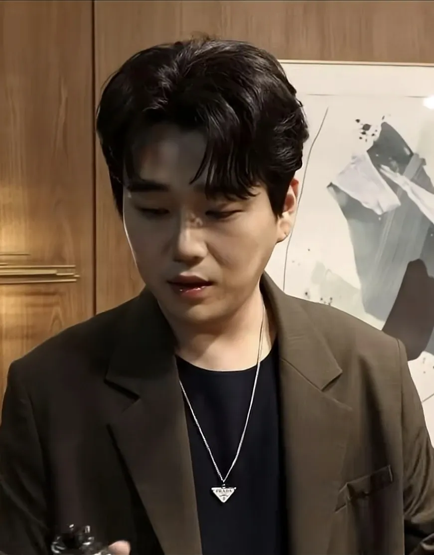 Latest photo of Hwang Youngwoong