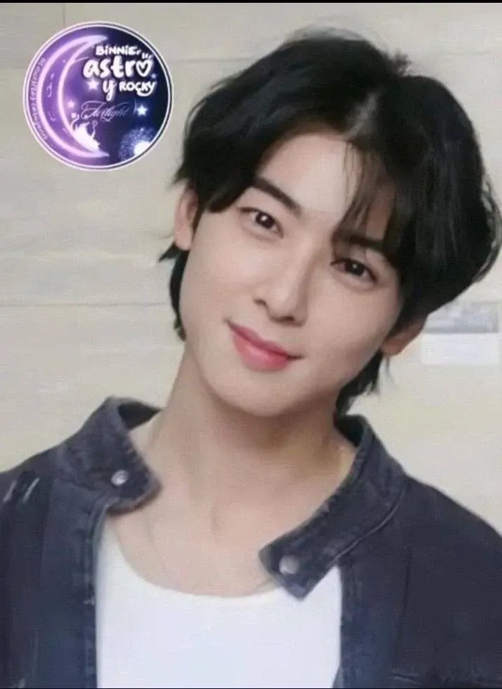 A moment captured by a fan of Cha Eunwoo