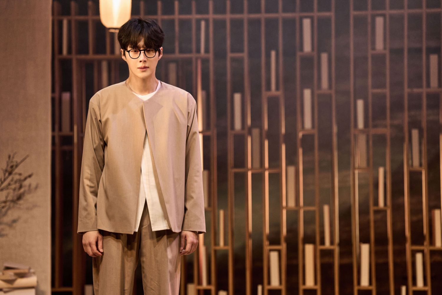 Behind-the-scenes cut of Kim Seonho