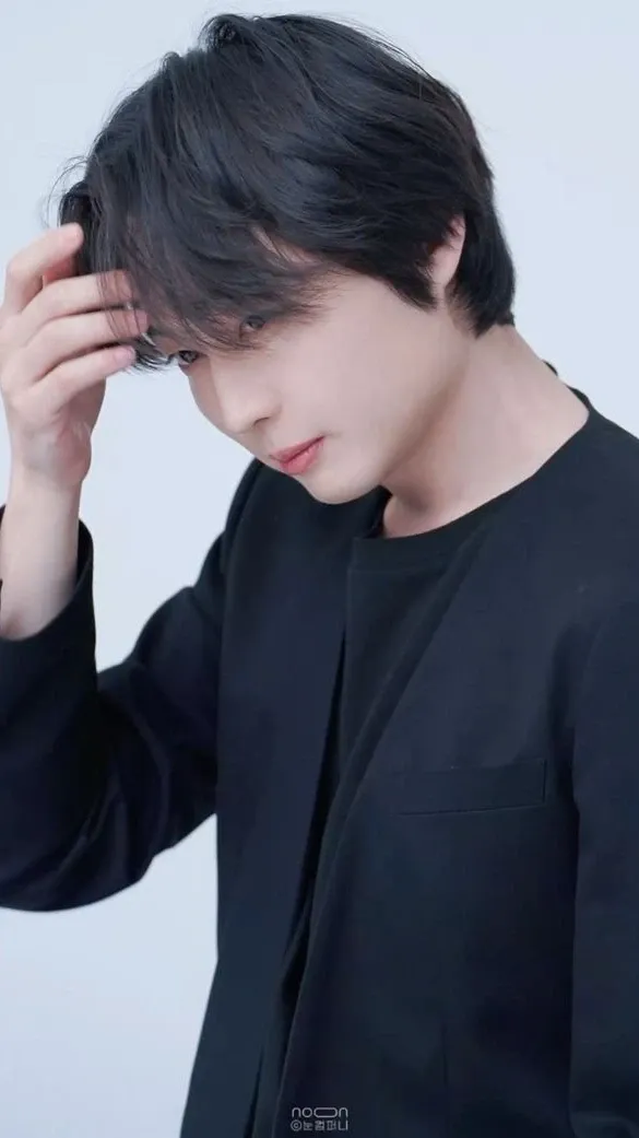 Recent activity shot of Roh Jaewon