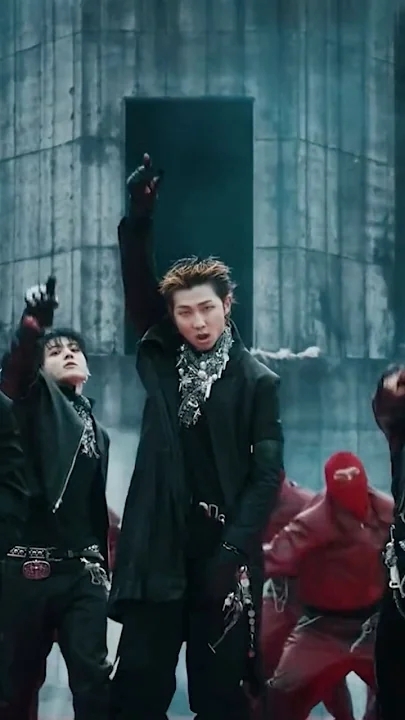 最愛偶像名人粉絲團推薦的金泰亨 (V)背景圖片