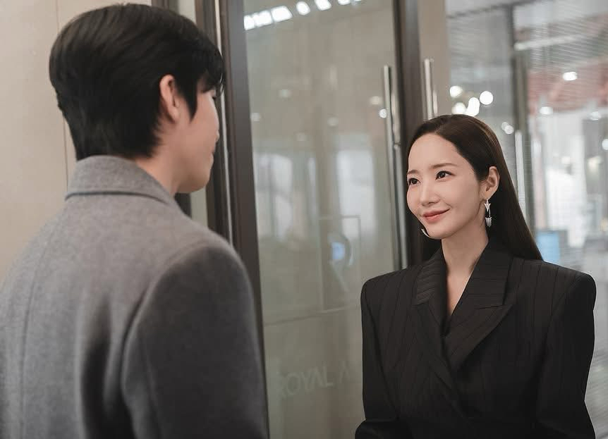 Behind-the-scenes cut of Park Minyoung