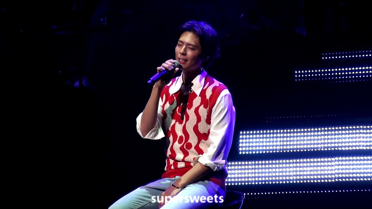 A moment captured by a fan of Park Bogum