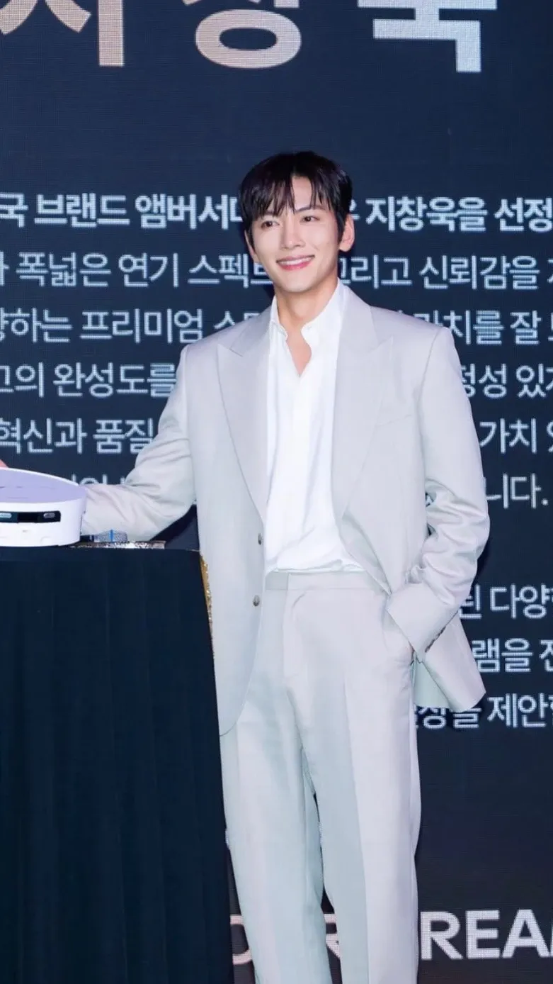 A moment captured by a fan of Ji Changwook
