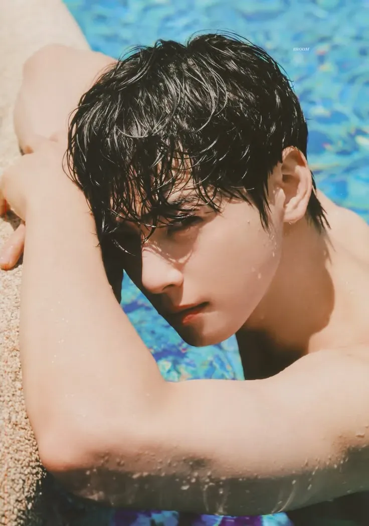 Behind-the-scenes cut of Cha Eunwoo
