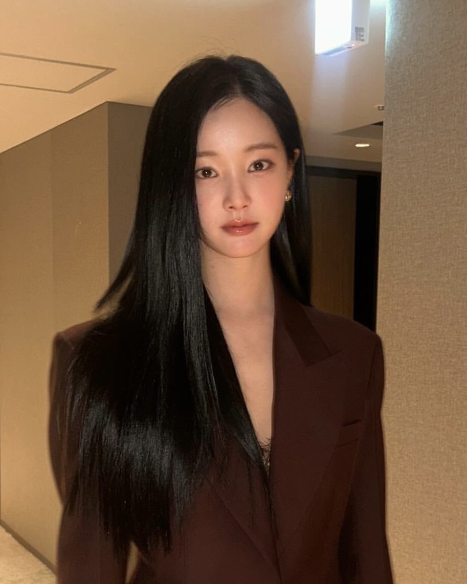 Behind-the-scenes cut of Yeonwoo