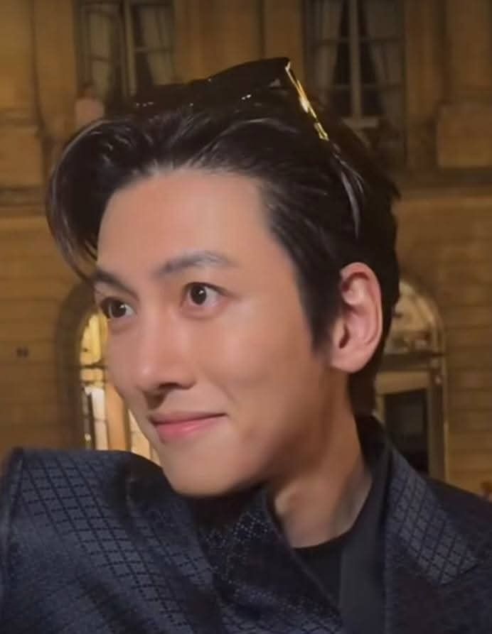 粉丝拍下的池昌旭瞬间