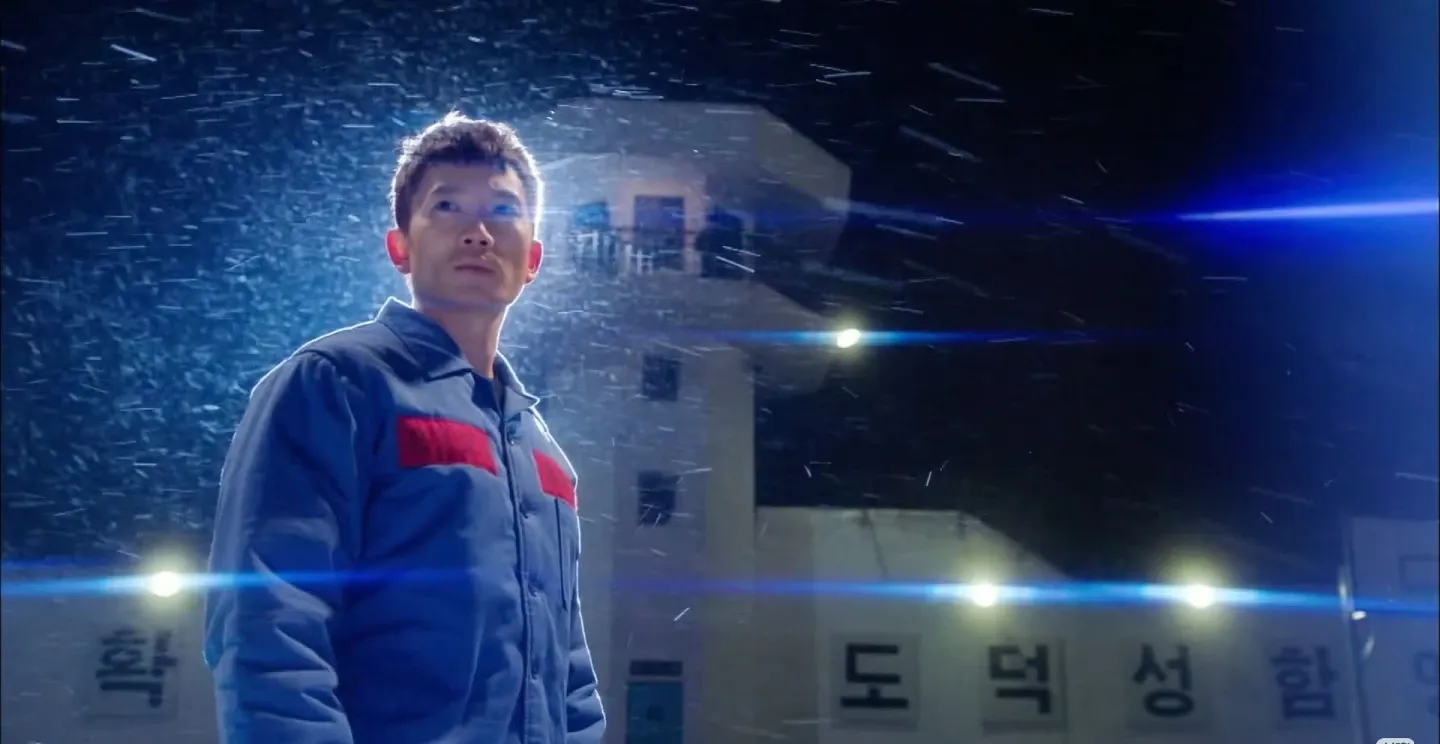 Behind-the-scenes cut of Ji Sung