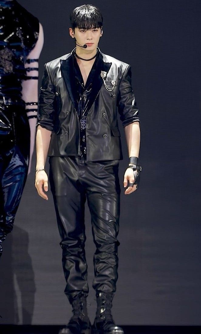 Foto kegiatan terbaru dari Cha Eunwoo