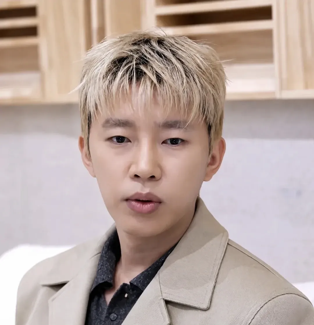 Foto kegiatan terbaru dari Lim Youngwoong