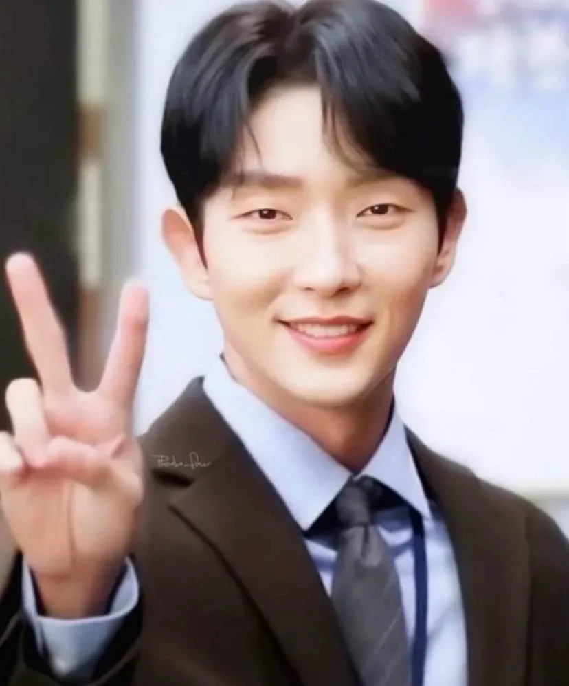 A moment captured by a fan of Lee Joongi