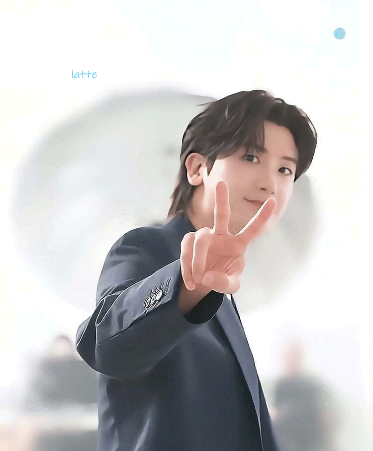 A moment captured by a fan of Park Hyungsik