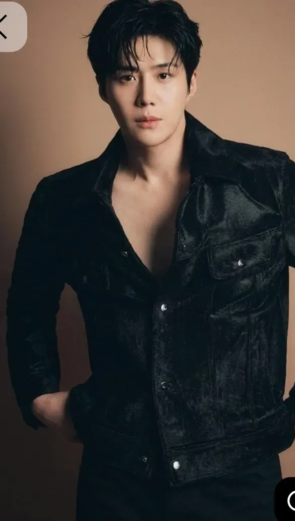 Behind-the-scenes cut of Kim Seonho