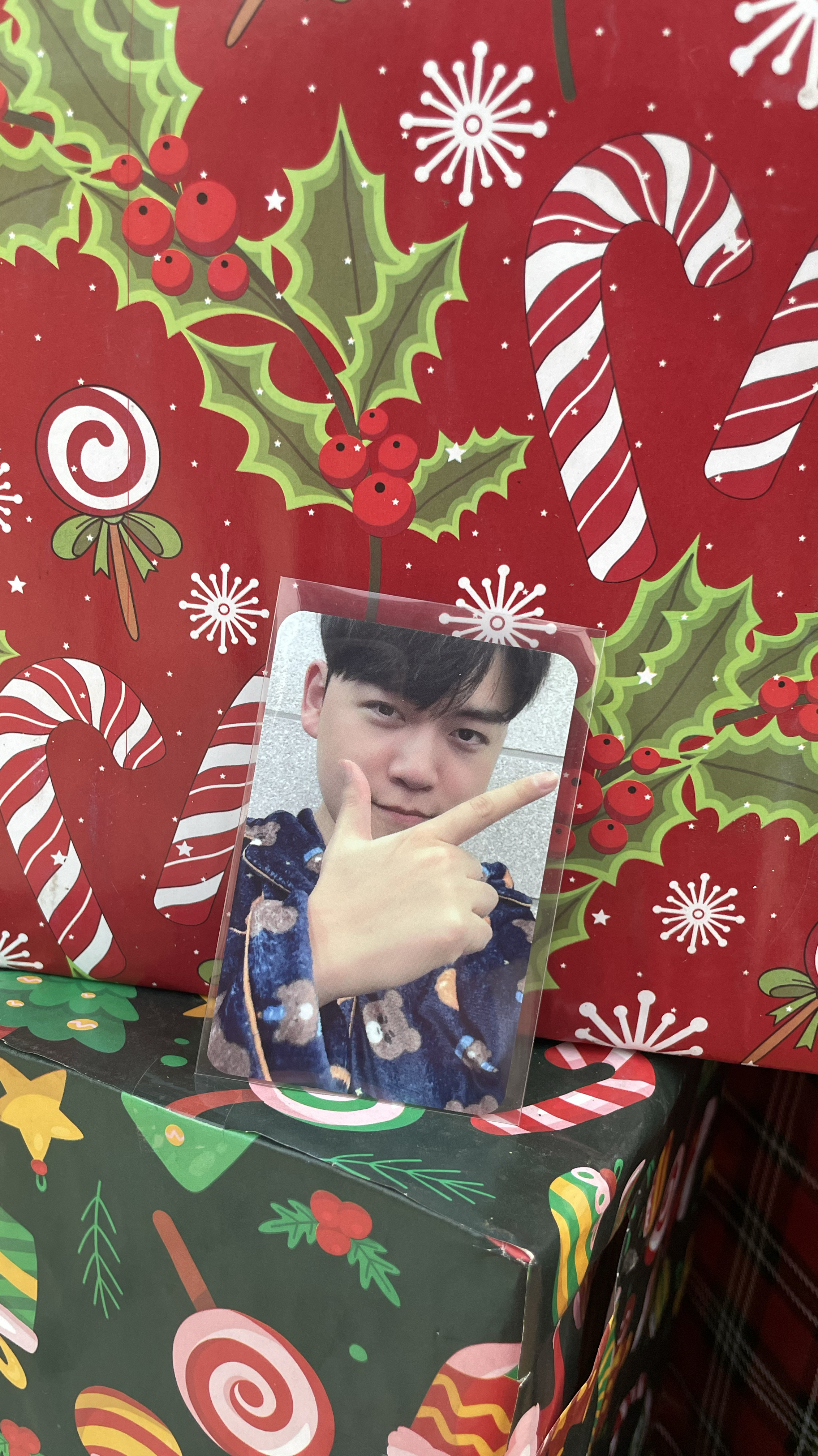 Emotional wallpaper shared by fans for Gumayusi