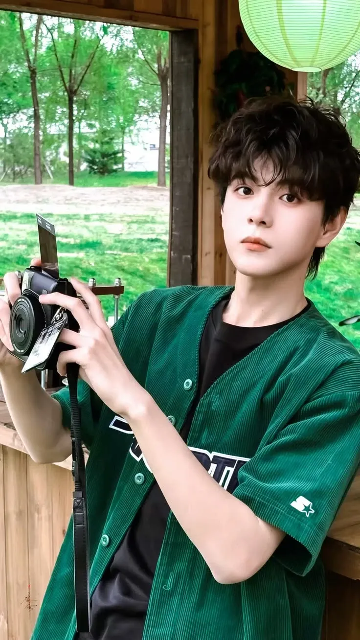 Lyu Sitong background image recommended by Choeaedol Celeb fandom