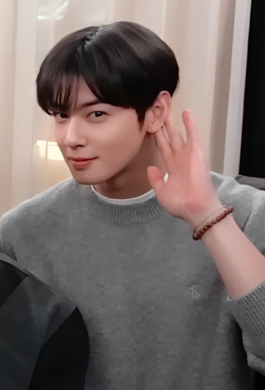 Latest photo of Cha Eunwoo