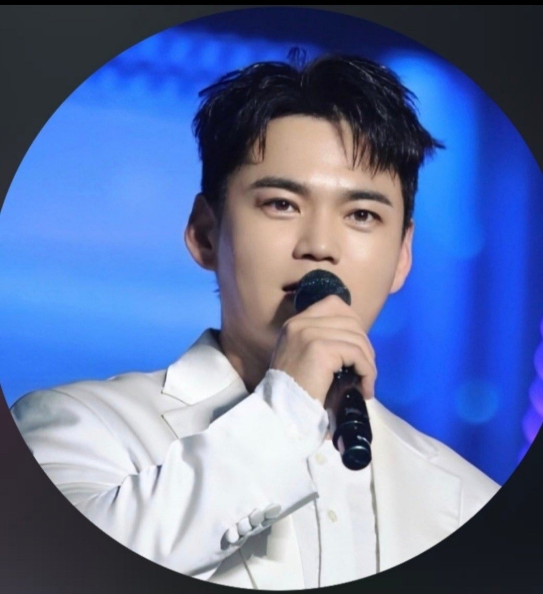 A moment captured by a fan of Cheonrokdam