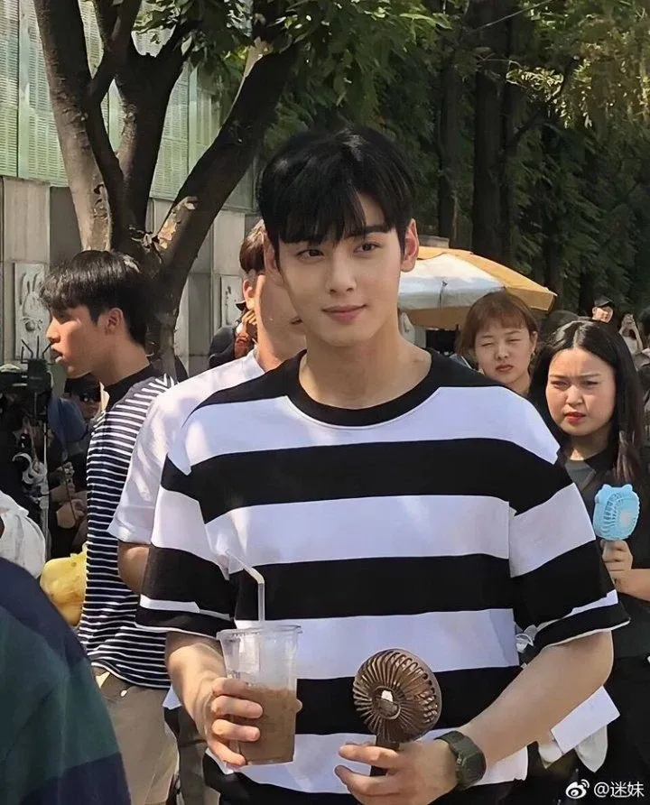 Behind-the-scenes cut of Cha Eunwoo