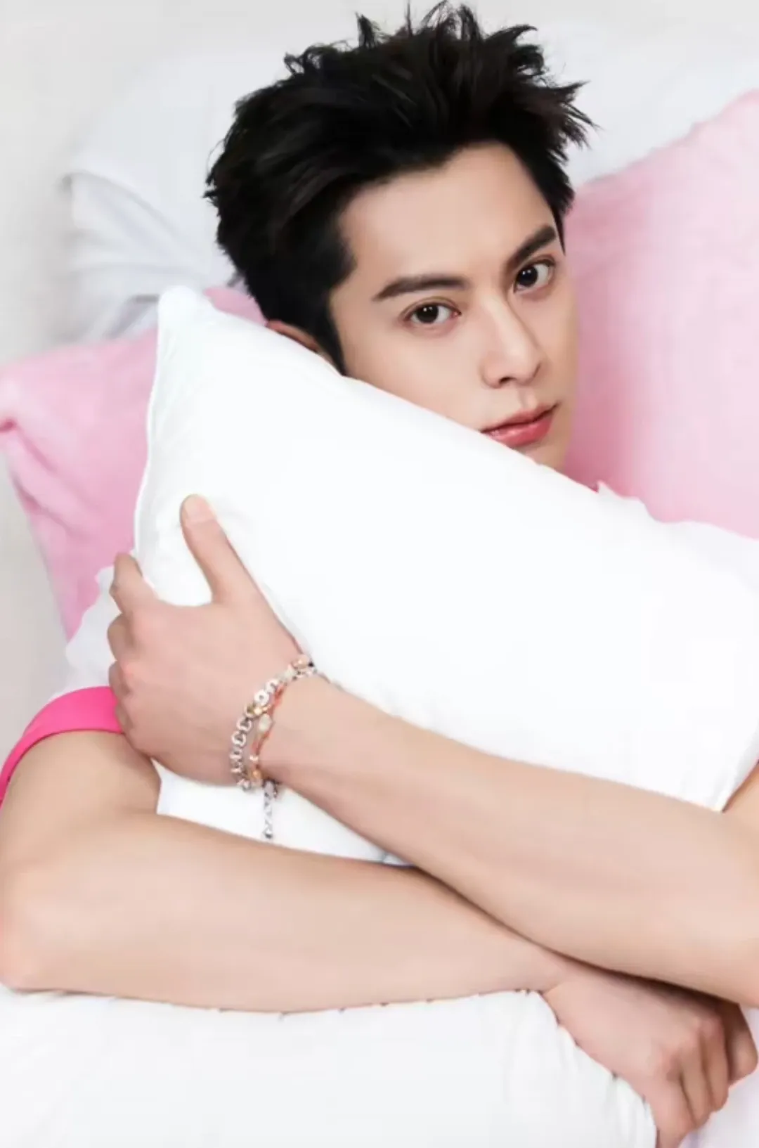 A moment captured by a fan of Dylan Wang